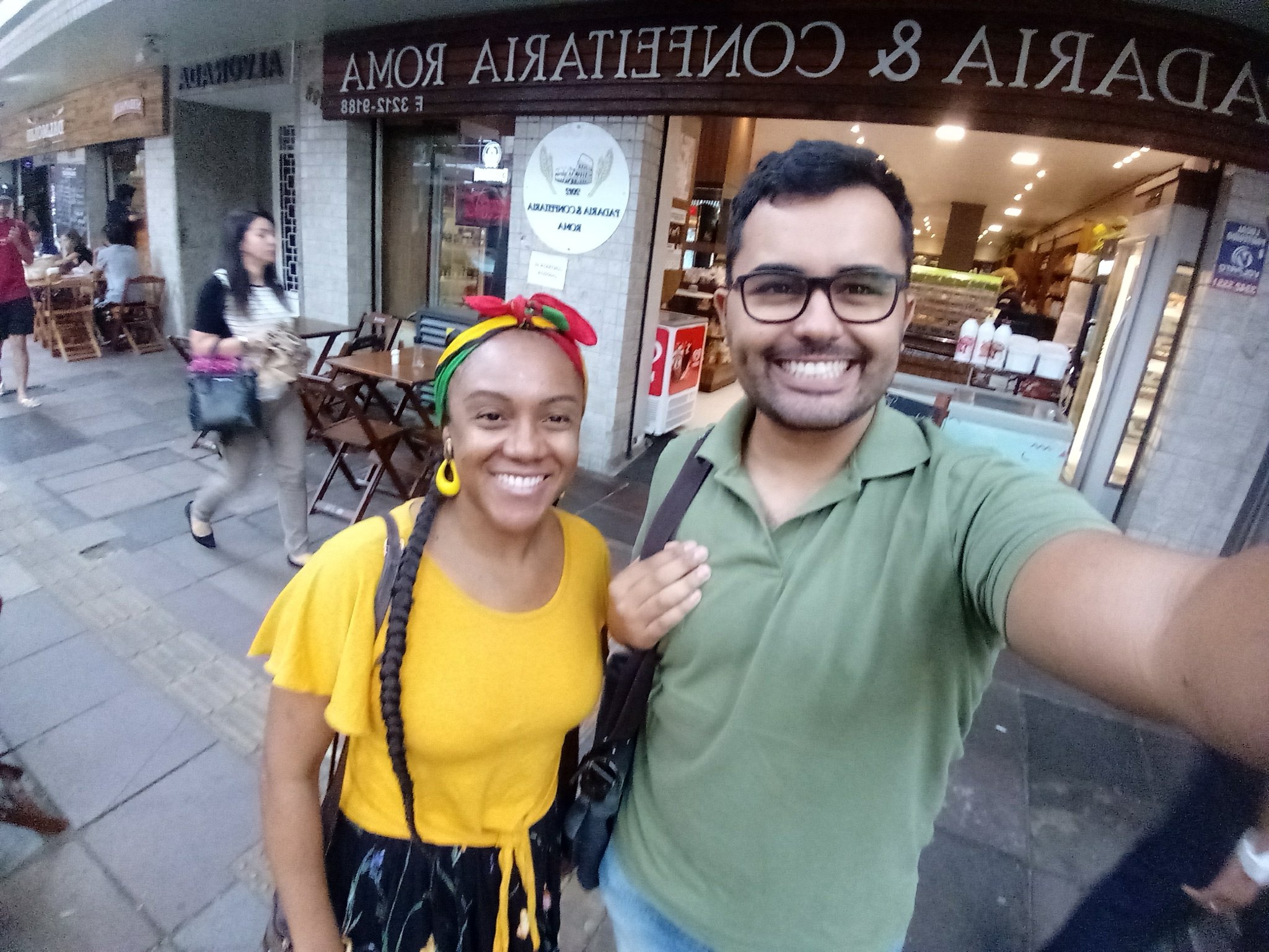 Nutricionista Aline Conceição Jeronimo e Pablo Couto após entrevista.